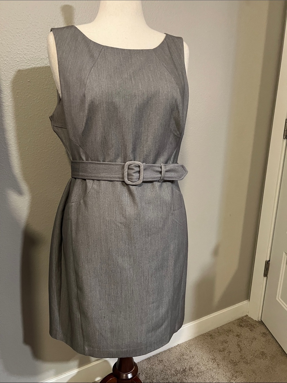 VENUS Sleeveless Gray Belted Sheath Dress